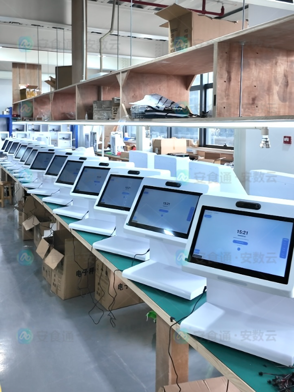 不只是测温！揭秘智能晨检仪四大核心功能，如何用AI守好校园食堂“入口关”？-智慧溯源